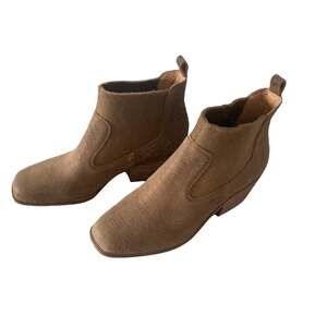 Crown vintage pull on booties brown faux animal croc print size 9 heeled woman’s